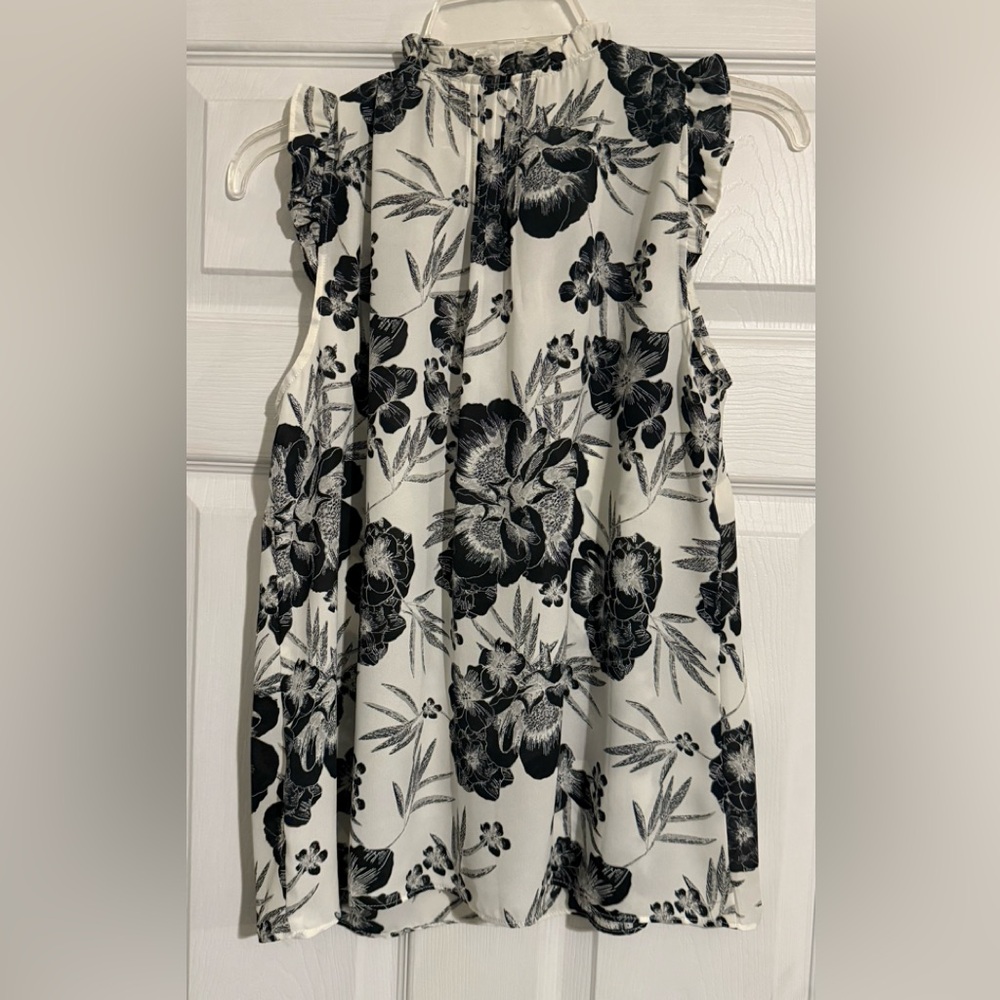 Rose + Olive black & white pullover floral ruffle blouse top Women’s L 12-14 NEW - Picture 2 of 5